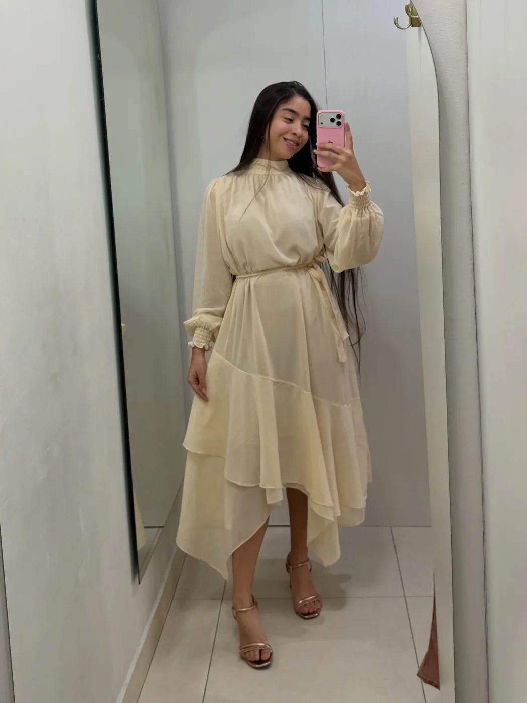 Vestido Chiffon Nude Gola Alta
